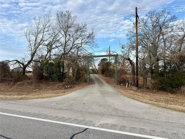 $1,300 | 1200 South State Highway, Emory, TX 75440