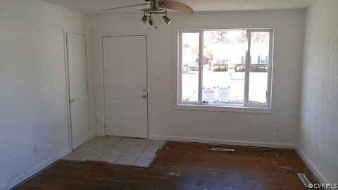 25 Warner Road Hampton, VA 23666 - Photo 2 of 11 an empty room with a window
