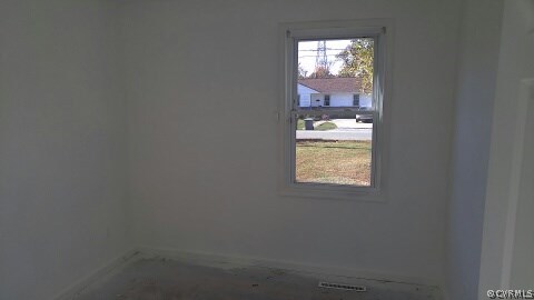 25 Warner Road Hampton, VA 23666 - Photo 7 of 11 a bathroom with a window