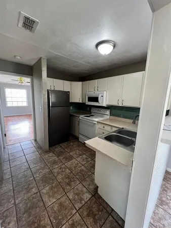 $1,700 | 3000 Buffalo Gap Road, Unit B, Abilene, TX 79605