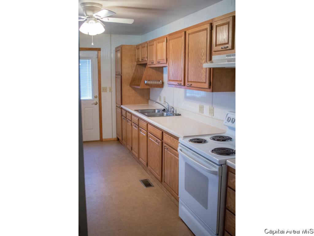2241 East Watch Avenue Springfield, IL 62702 - Photo 7 of 9