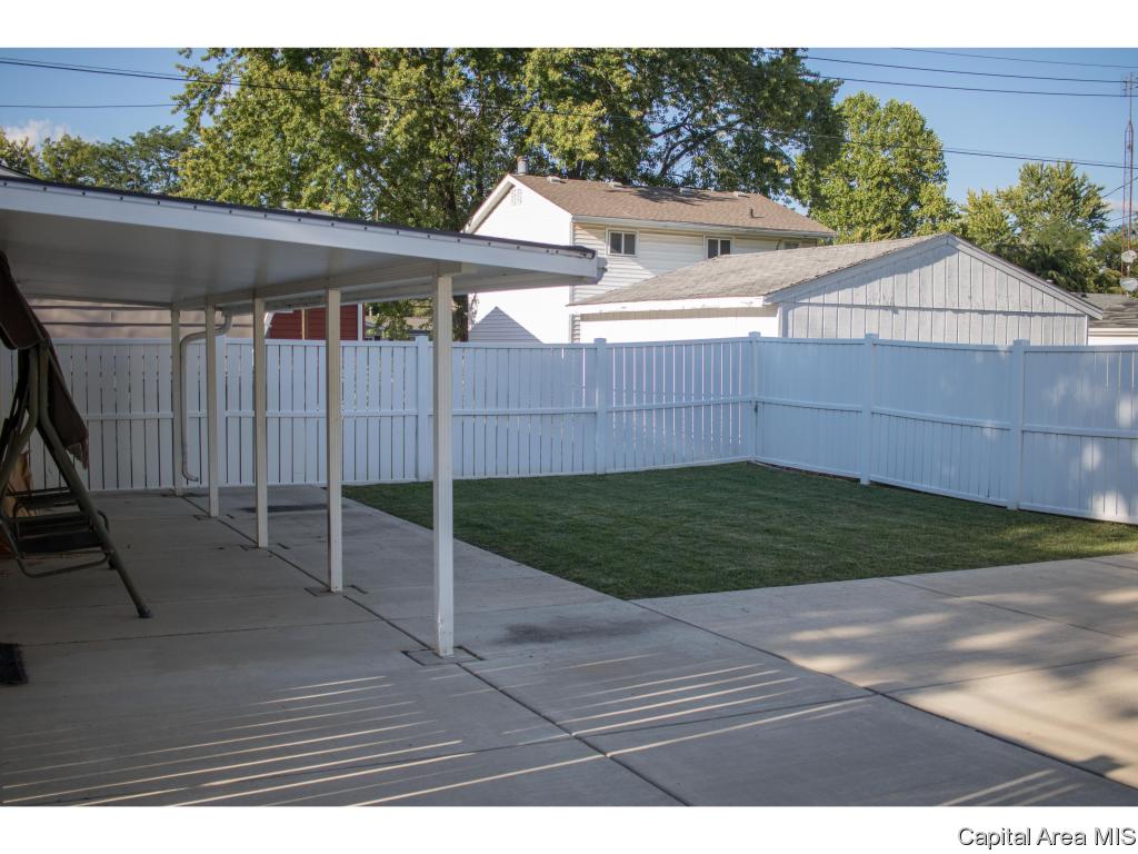 2241 East Watch Avenue Springfield, IL 62702 - Photo 8 of 9