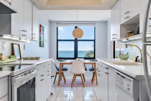 $4,100 | 5480 North Ocean Drive, Unit A5B, Singer Island, FL 33404