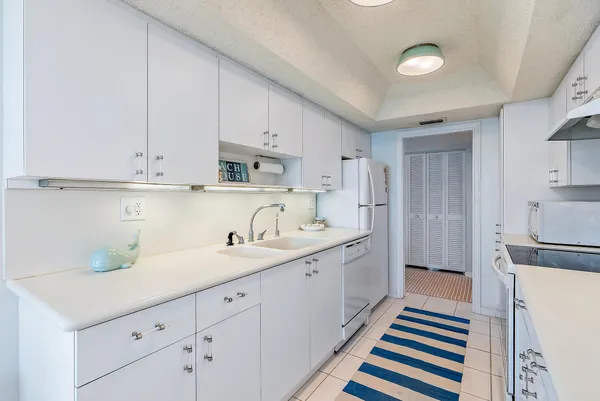 $4,100 | 5480 North Ocean Drive, Unit A5B, Singer Island, FL 33404