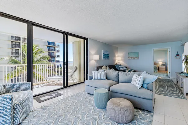 $4,100 | 5480 North Ocean Drive, Unit A5B, Singer Island, FL 33404