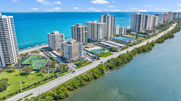 $4,100 | 5480 North Ocean Drive, Unit A5B, Singer Island, FL 33404
