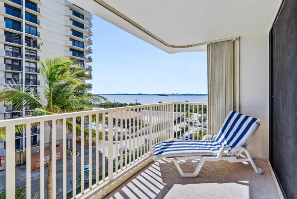 $4,100 | 5480 North Ocean Drive, Unit A5B, Singer Island, FL 33404