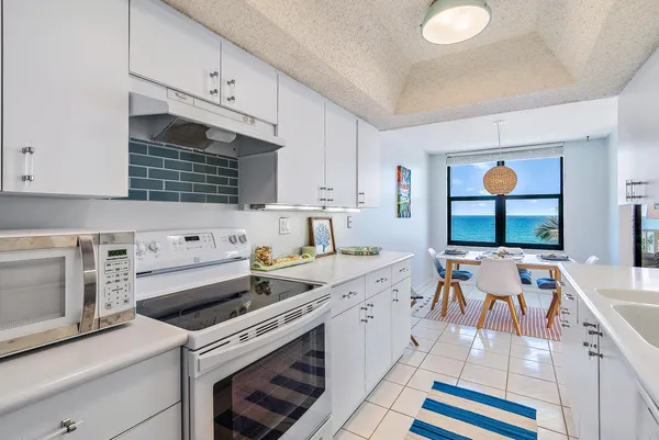 $4,100 | 5480 North Ocean Drive, Unit A5B, Singer Island, FL 33404