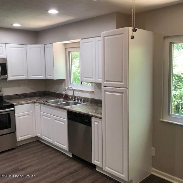 5105 Queens Castle Road Louisville, KY 40229 - Photo 9 of 27 Kitchen