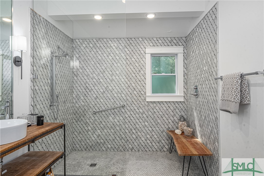 1 Raintree Lane Savannah, GA 31411 - Photo 19 of 41 Bathroom