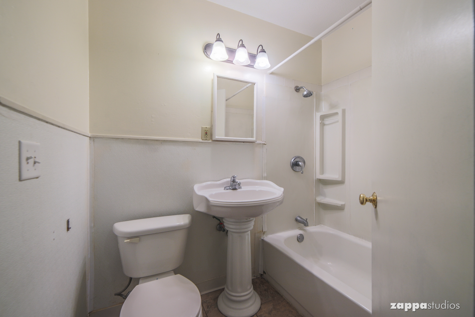 58 Long Beach Road Montgomery, IL 60538 - Photo 22 of 35 a bathroom with a sink a toilet and shower