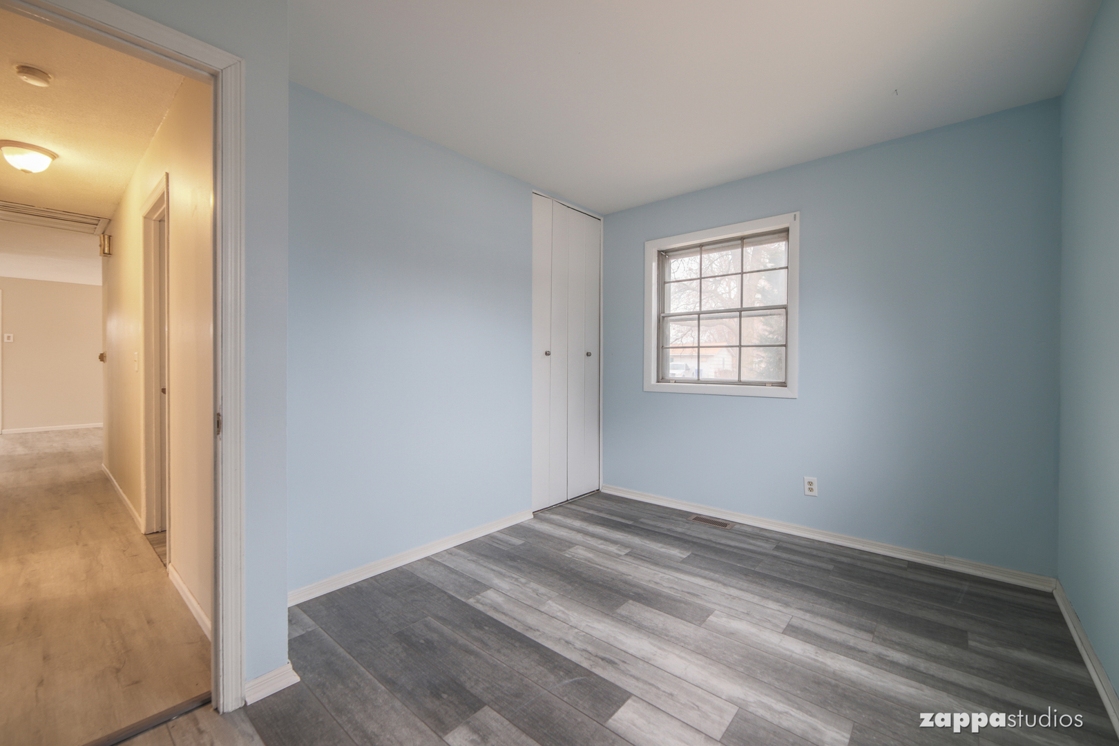 58 Long Beach Road Montgomery, IL 60538 - Photo 26 of 35 an empty room with windows and closet
