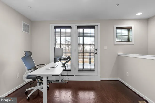 $3,500 | 22653 Clarksburg Road, Clarksburg, MD 20871