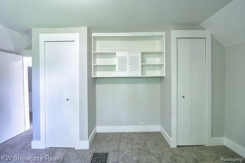 151 East Ruggles Highland, MI 48357 - Photo 17 of 36 Built ins and double closet bedroom #2