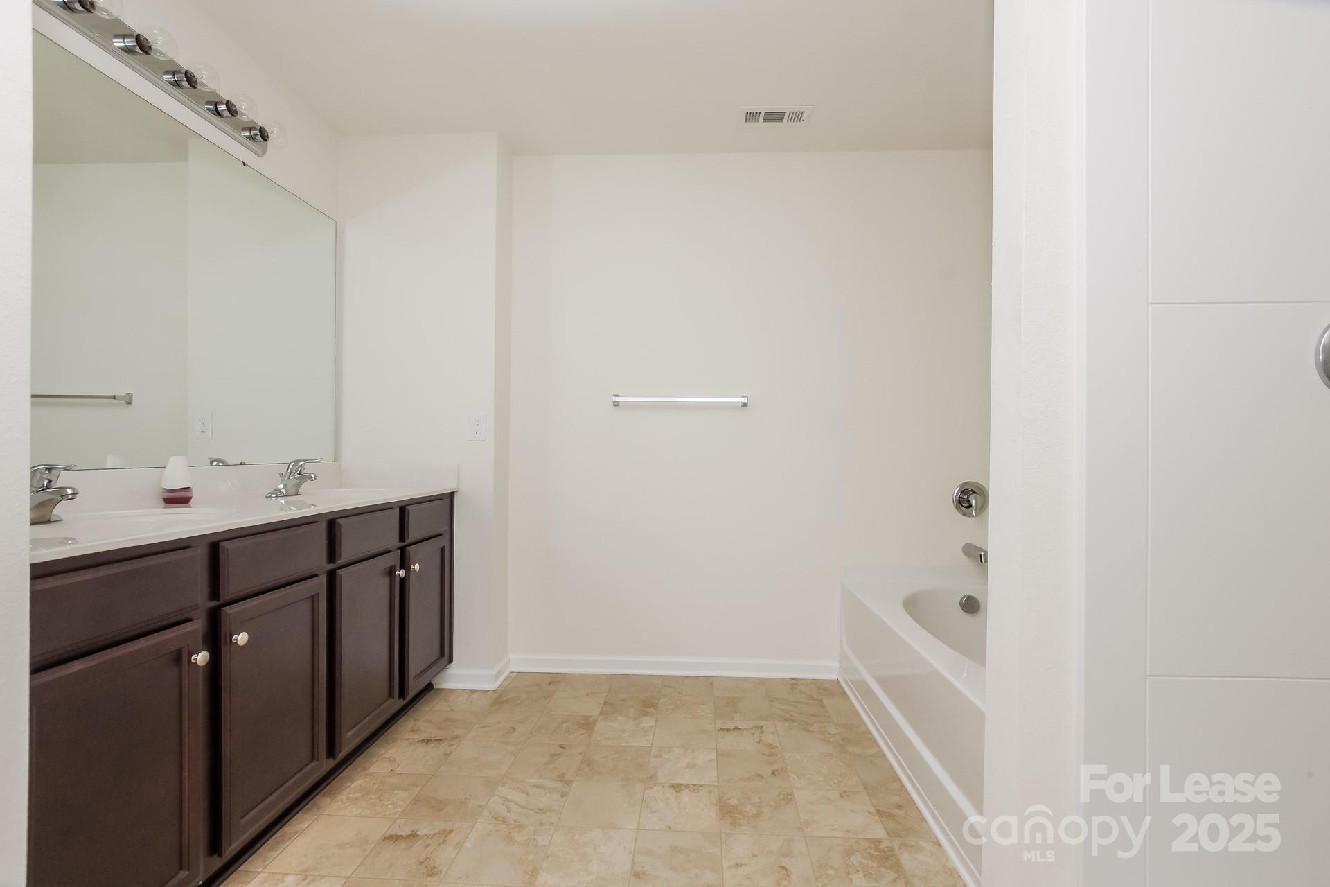 3431 Victoria Brook Lane Charlotte, NC 28208 - Photo 8 of 17