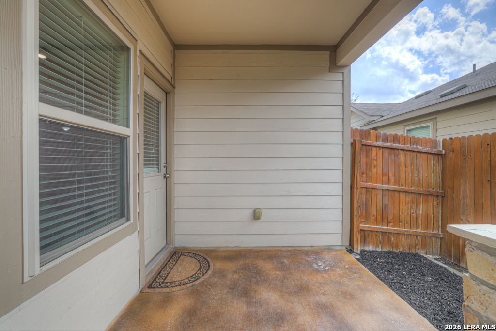 124 Field Ridge New Braunfels, TX 78130 - Photo 37 of 43 a backyard of a house