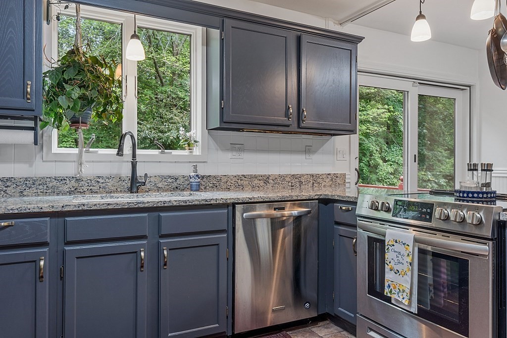 143 Parker Road Dracut, MA 01826 - Photo 10 of 42 Gallery Image 10