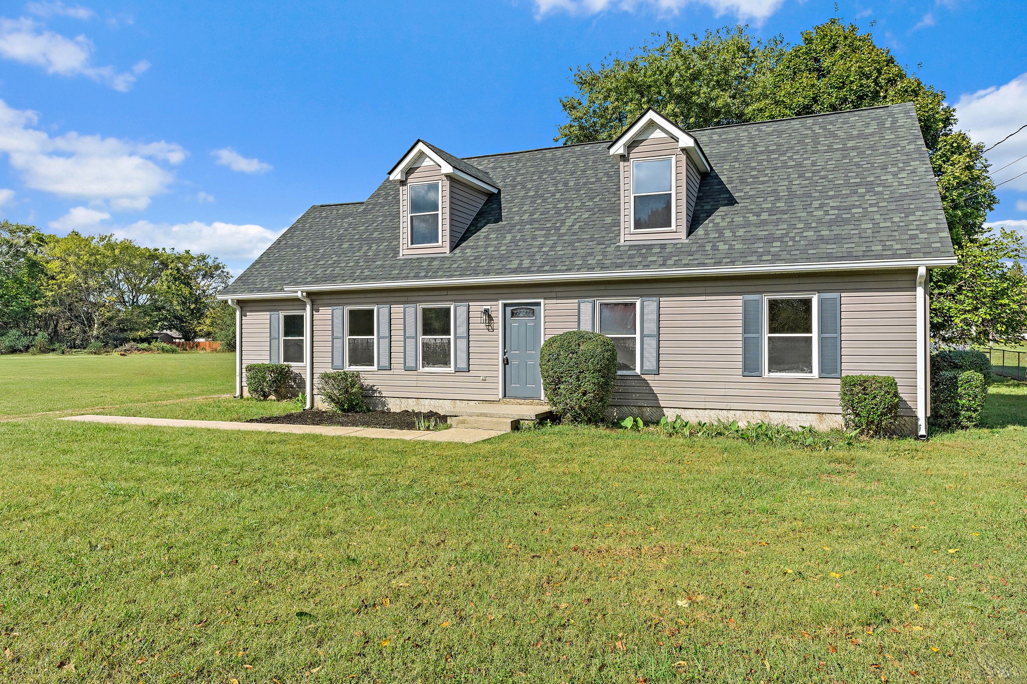 583 Parsons Road Christiana, TN 37037 - Photo 2 of 35 a front view of a house with a yard