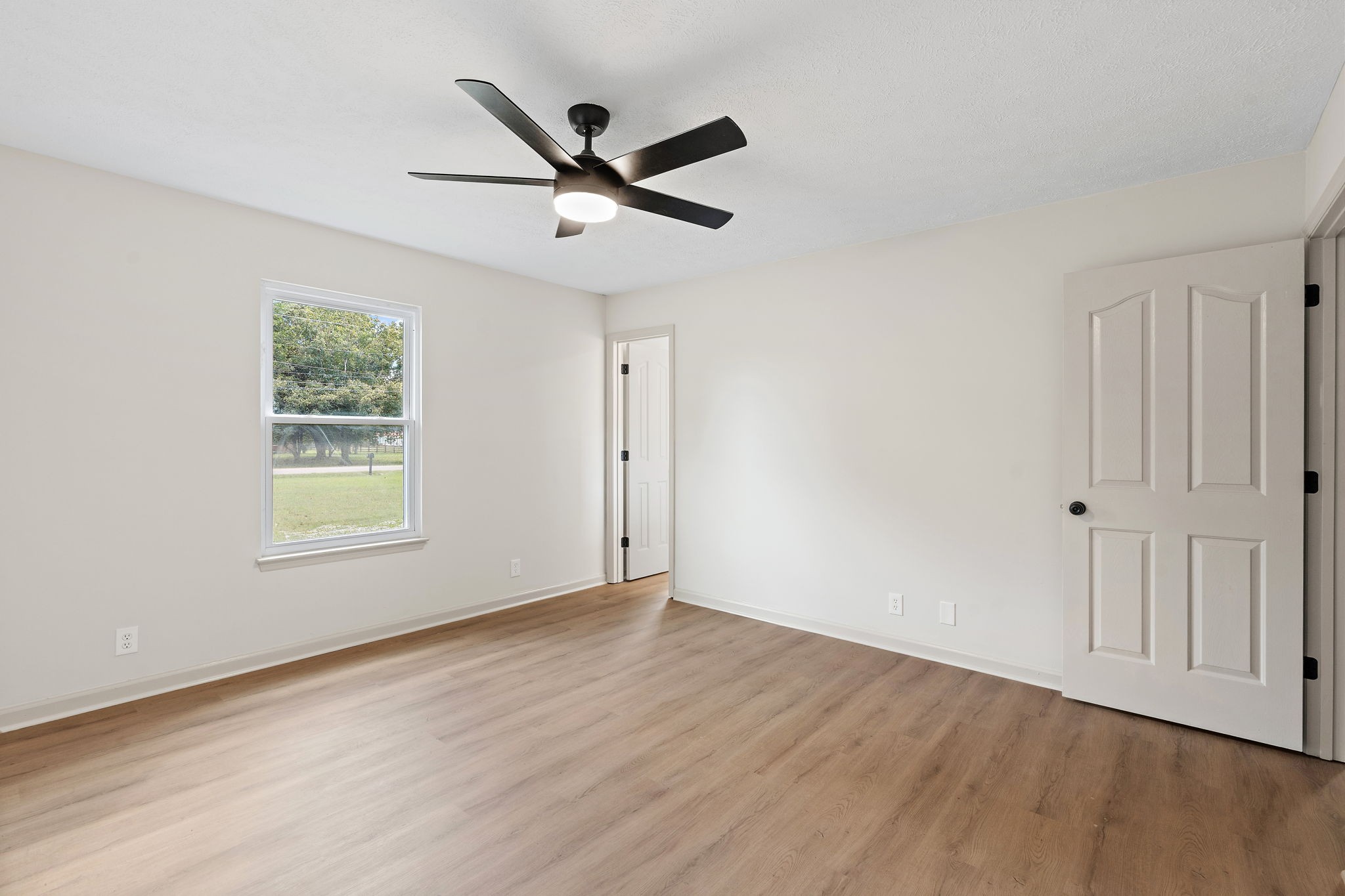 583 Parsons Road Christiana, TN 37037 - Photo 24 of 35 a view of a big room with wooden floor closet and windows