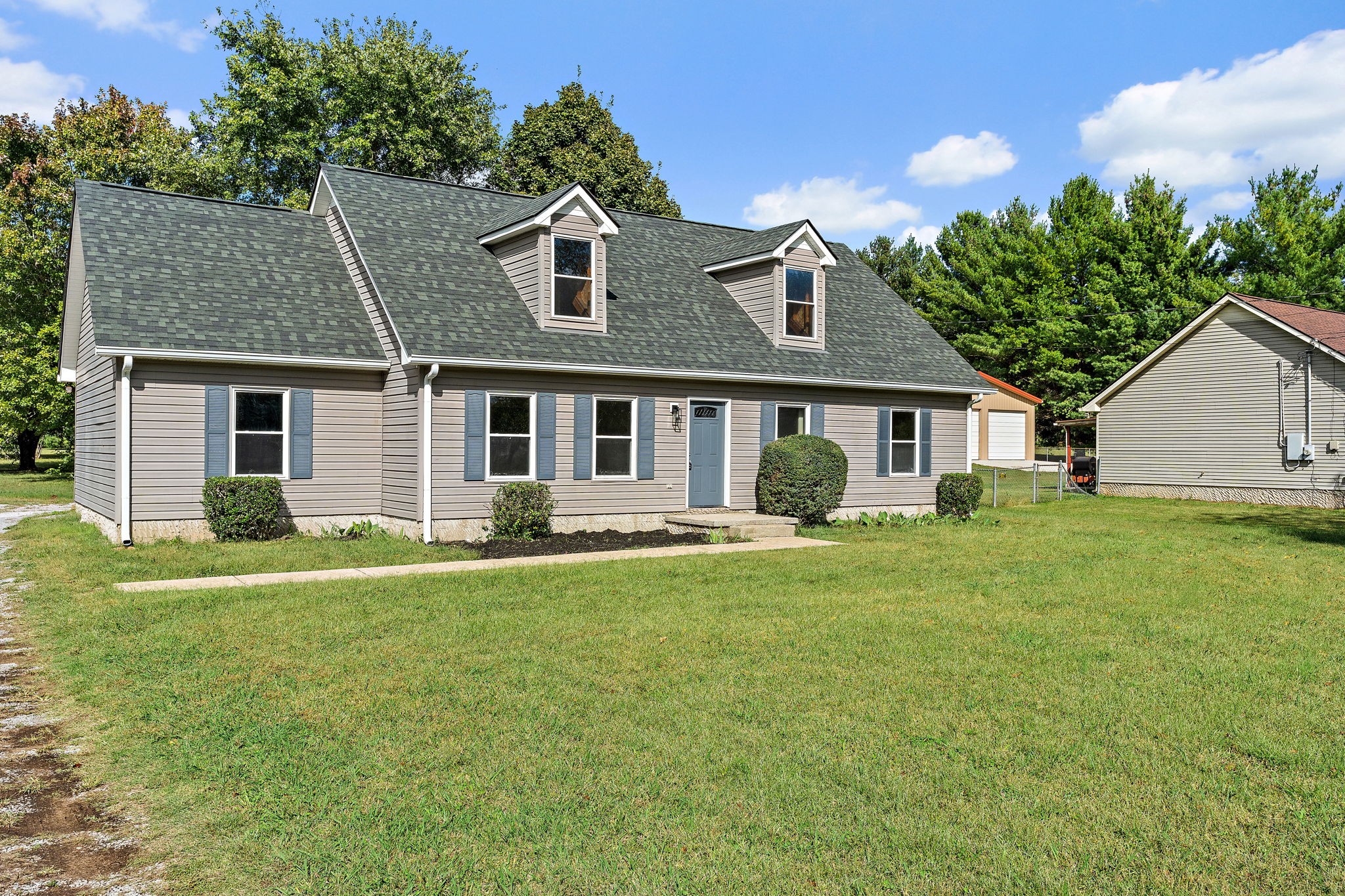 583 Parsons Road Christiana, TN 37037 - Photo 3 of 35 a front view of a house with a garden