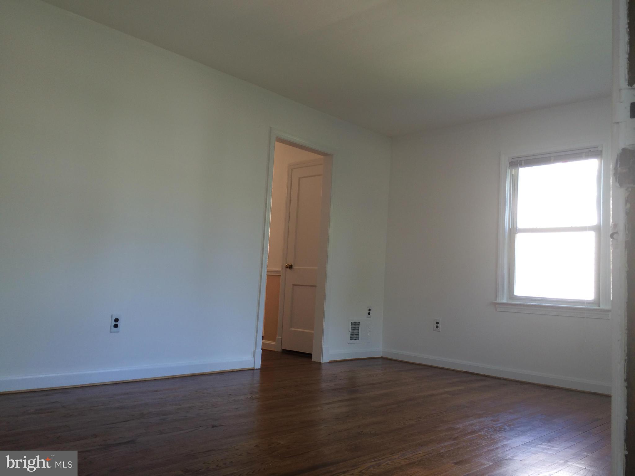 1607 Moffet Road Silver Spring, MD 20903 - Photo 6 of 26 Living Room
