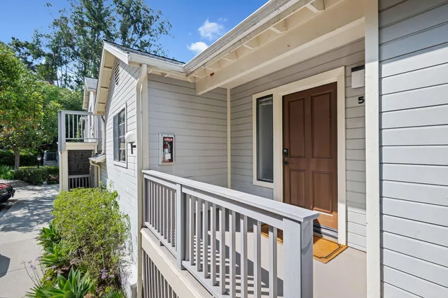a view of a house with backyard and furniture