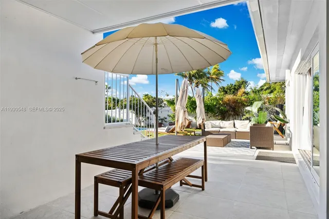 a view of an outdoor space