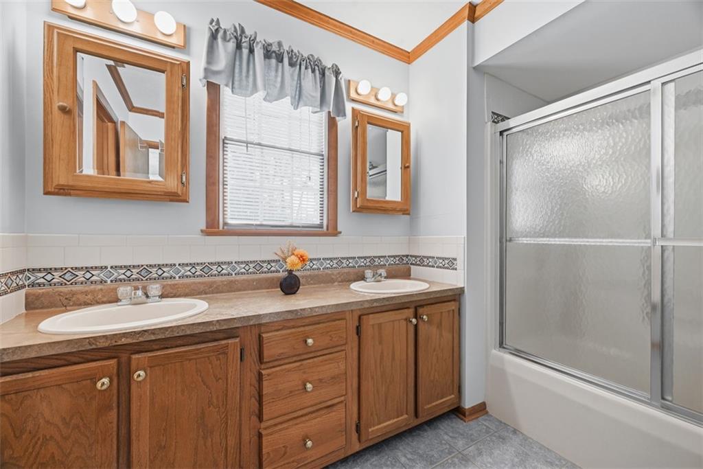 102 Bradford Park Road Baden, PA 15005 - Photo 26 of 47 Primary Full Bath-Ensuite