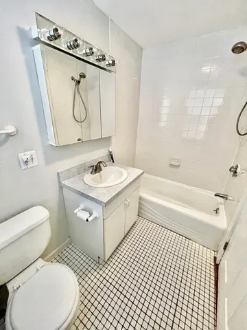 $2,475 | 15 Thacher Court, Unit 2, Boston, MA 02113