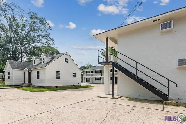 $1,000 | 212 Centerville Street Northeast, Unit 4, Denham Springs, LA 70726