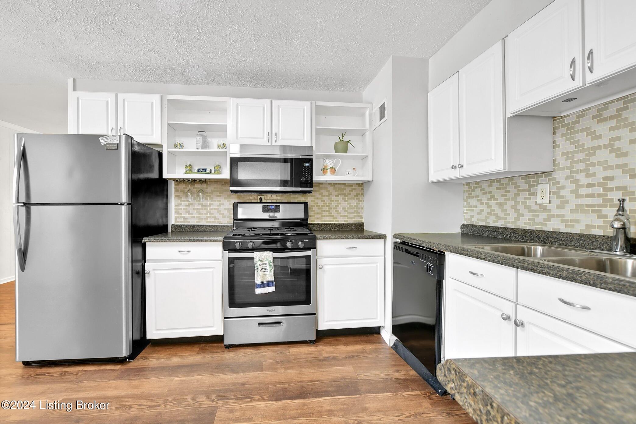 9112 New Maple Road Louisville, KY 40229 - Photo 8 of 25 DSC_9828E