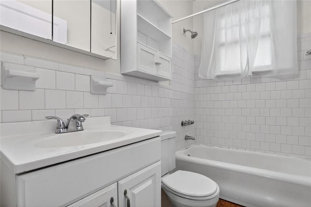 1497 North Morningside Drive Northeast Atlanta, GA 30306 - Photo 15 of 36 a bathroom with a sink toilet vanity and bathtub