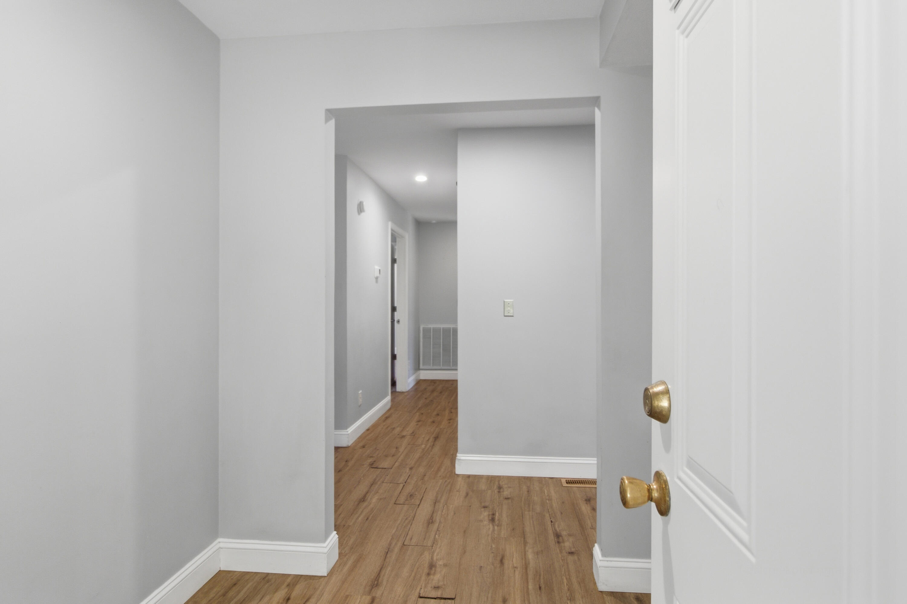 9760 State Rd S-10-1336 McClellanville, SC 29458 - Photo 25 of 98 Foyer