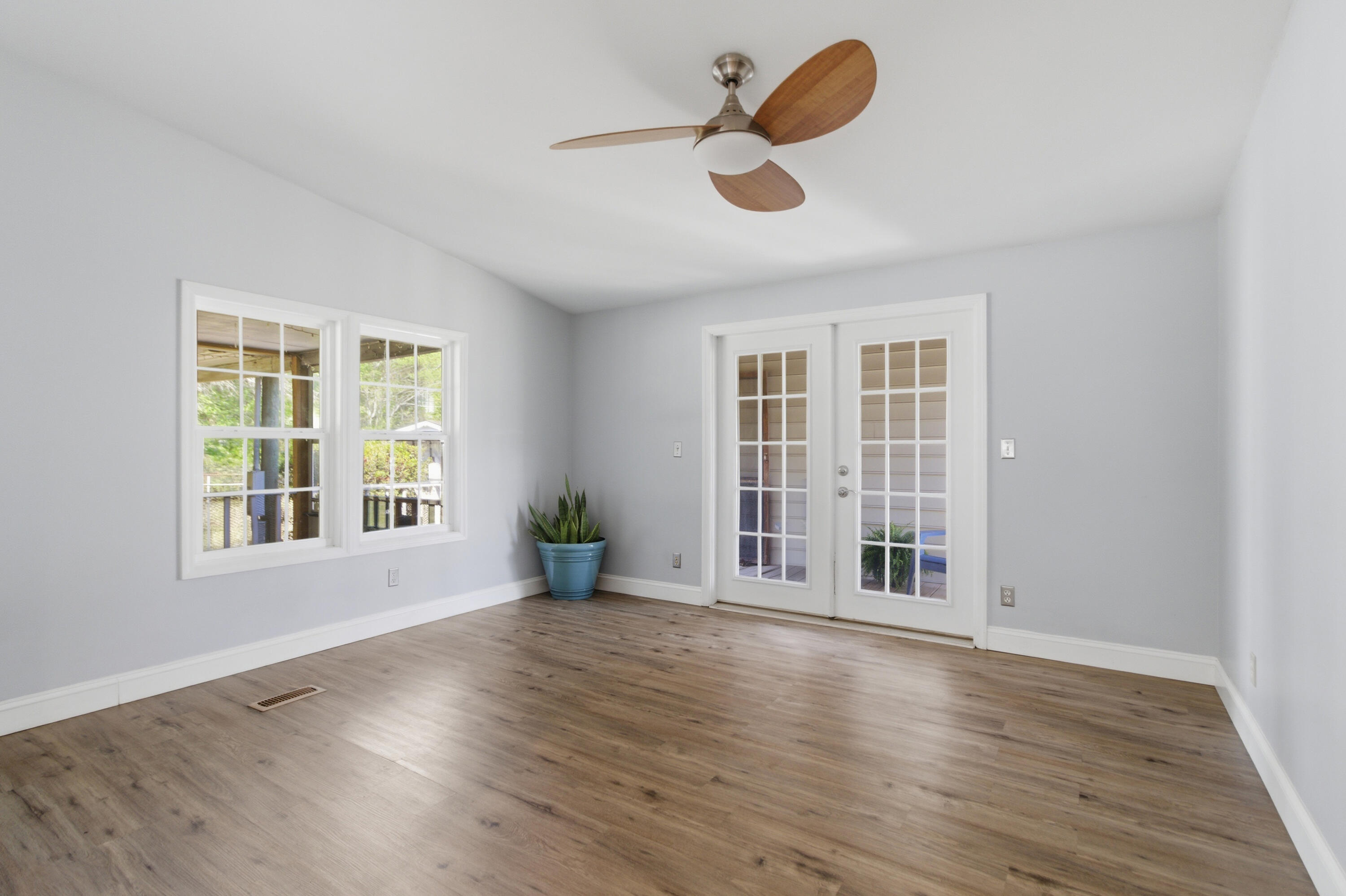 9760 State Rd S-10-1336 McClellanville, SC 29458 - Photo 26 of 98 Living room