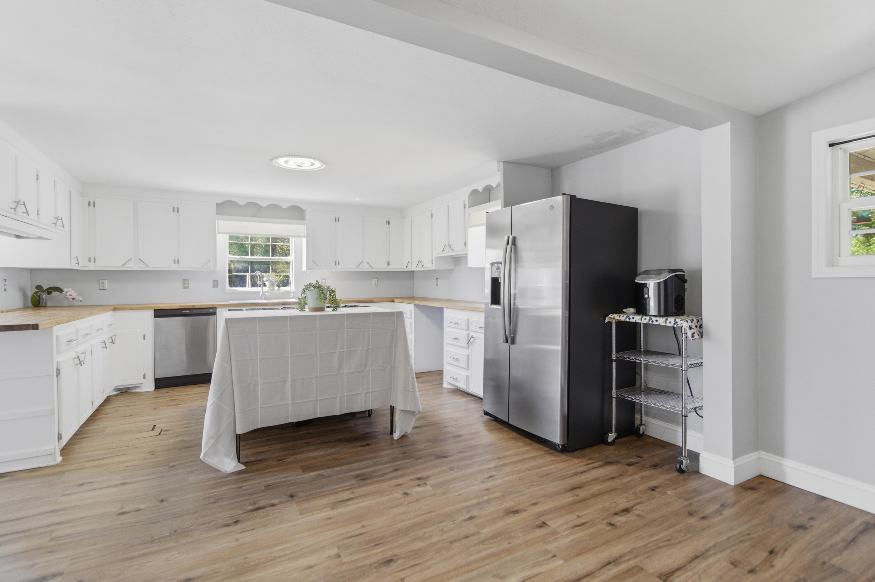 9760 State Rd S-10-1336 McClellanville, SC 29458 - Photo 29 of 98 Kitchen