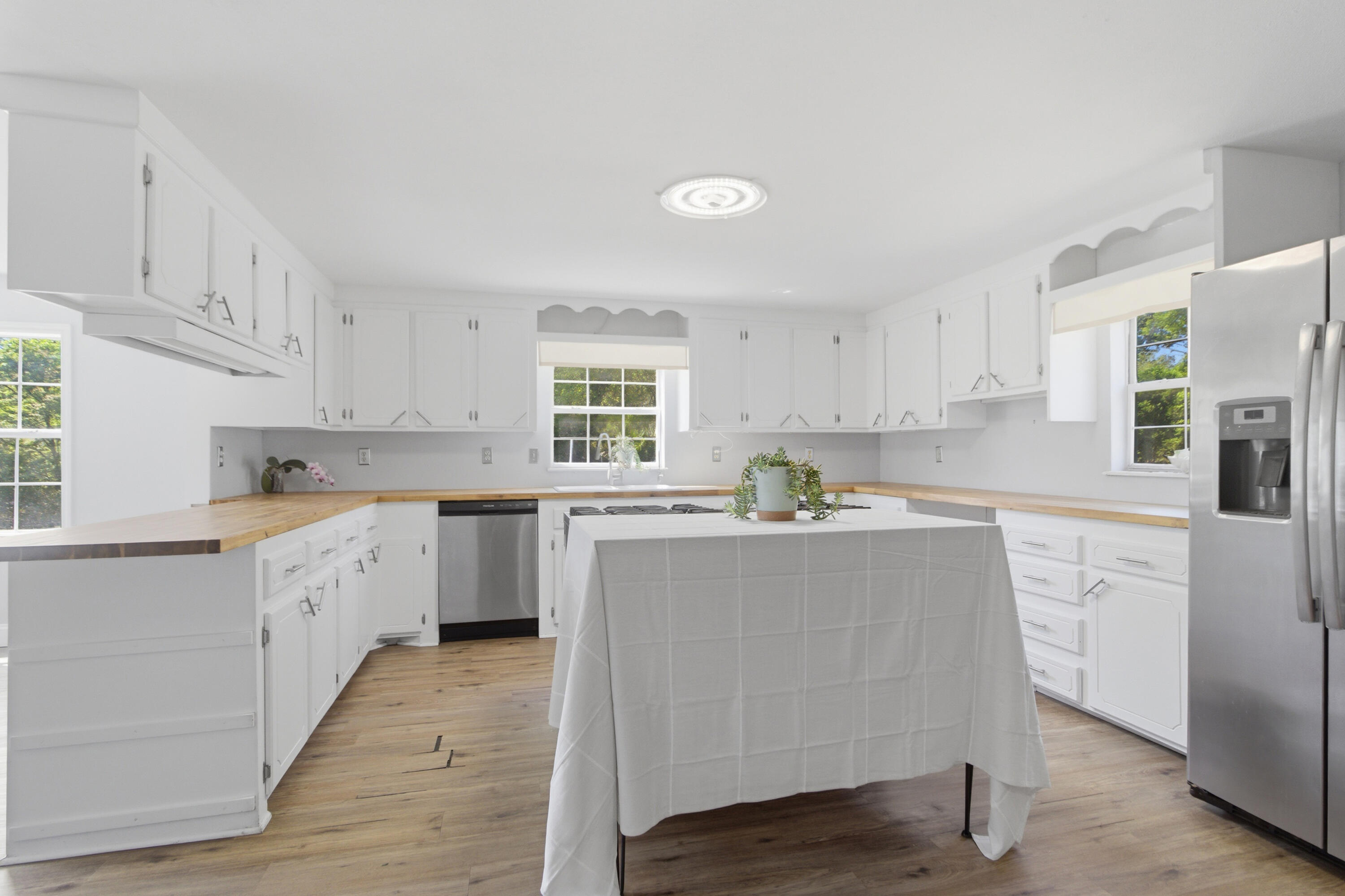 9760 State Rd S-10-1336 McClellanville, SC 29458 - Photo 30 of 98 Kitchen4