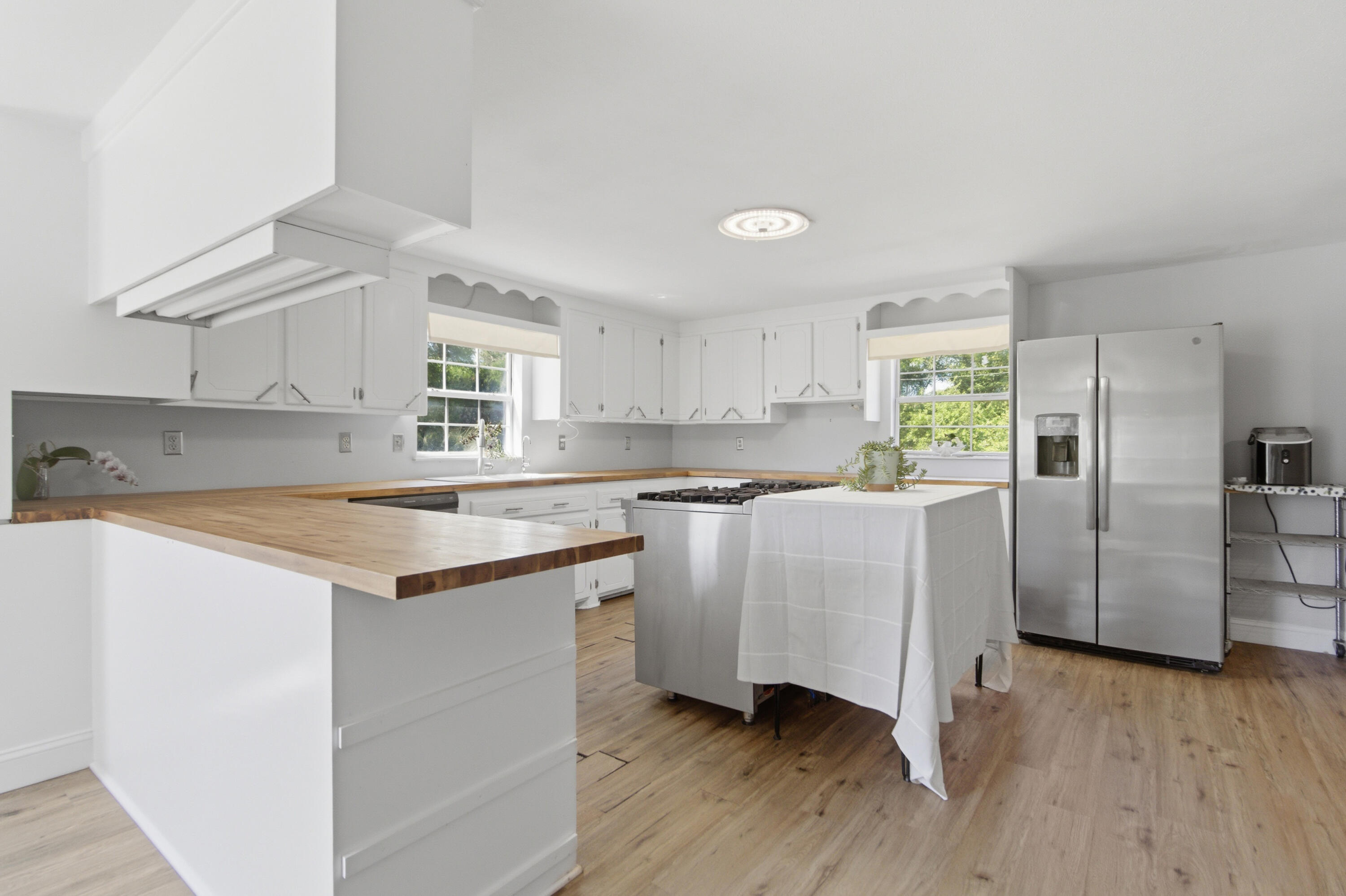 9760 State Rd S-10-1336 McClellanville, SC 29458 - Photo 31 of 98 Kitchen5