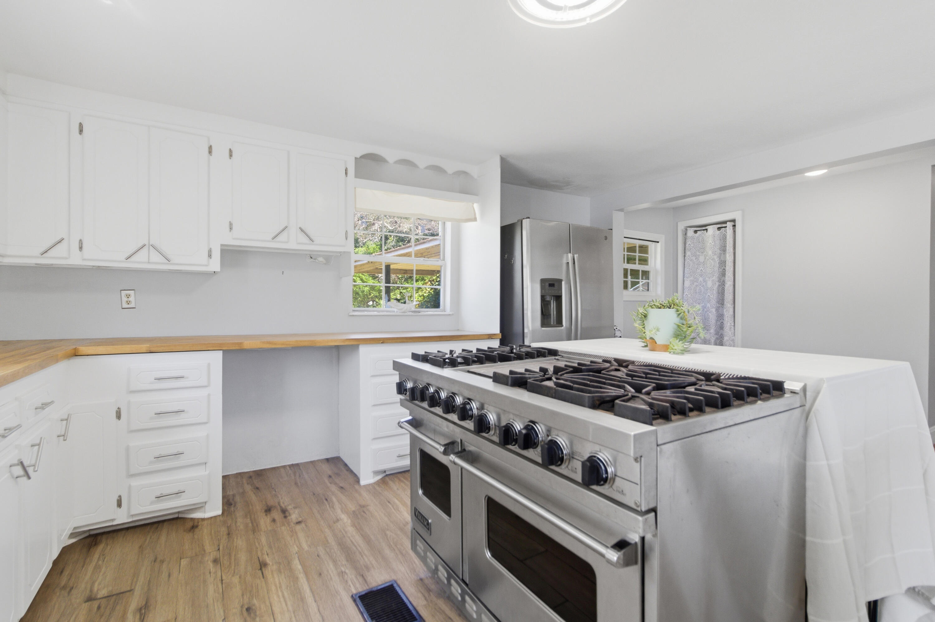 9760 State Rd S-10-1336 McClellanville, SC 29458 - Photo 32 of 98 Kitchen8