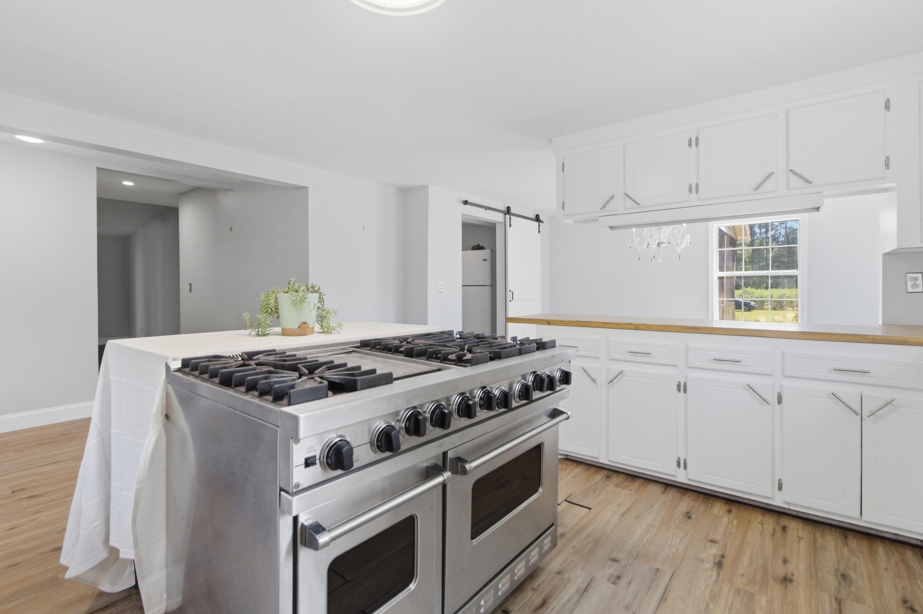 9760 State Rd S-10-1336 McClellanville, SC 29458 - Photo 33 of 98 Kitchen9