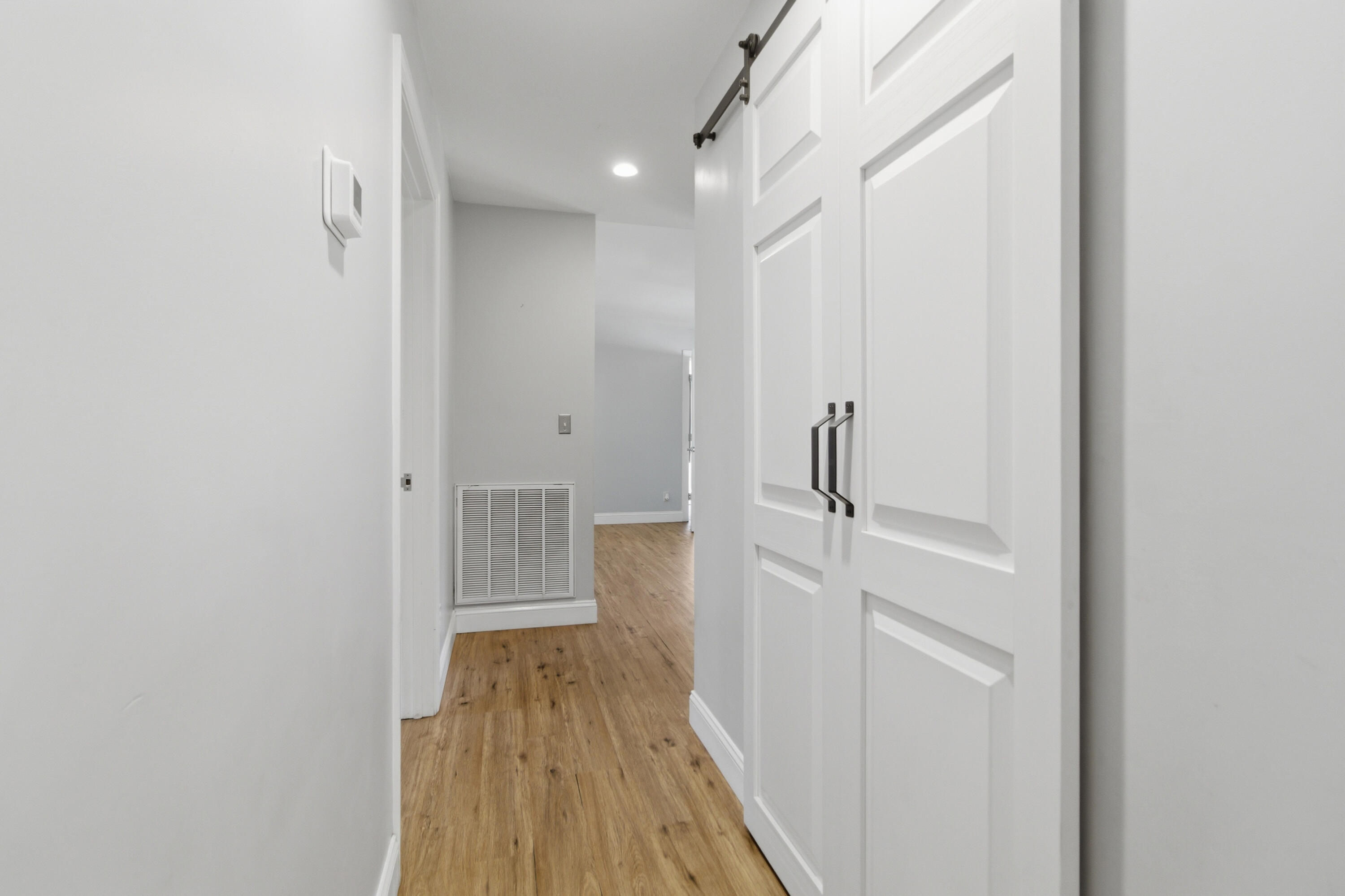 9760 State Rd S-10-1336 McClellanville, SC 29458 - Photo 37 of 98 Hallway