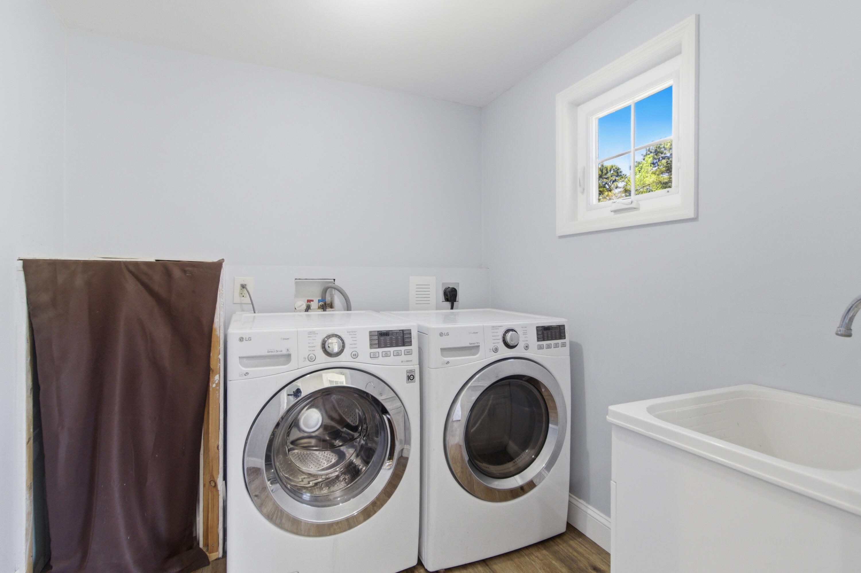9760 State Rd S-10-1336 McClellanville, SC 29458 - Photo 50 of 98 Laundry room