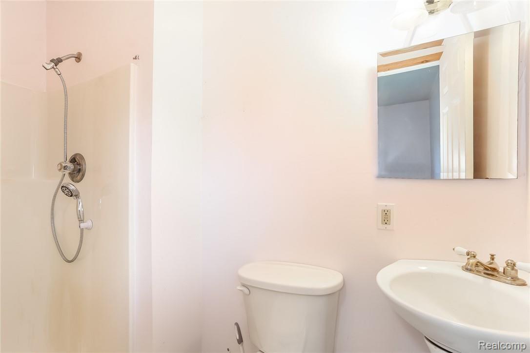 6281 West Vienna Road Clio, MI 48420 - Photo 19 of 37 020-photo-powder-room-6464844.jpg