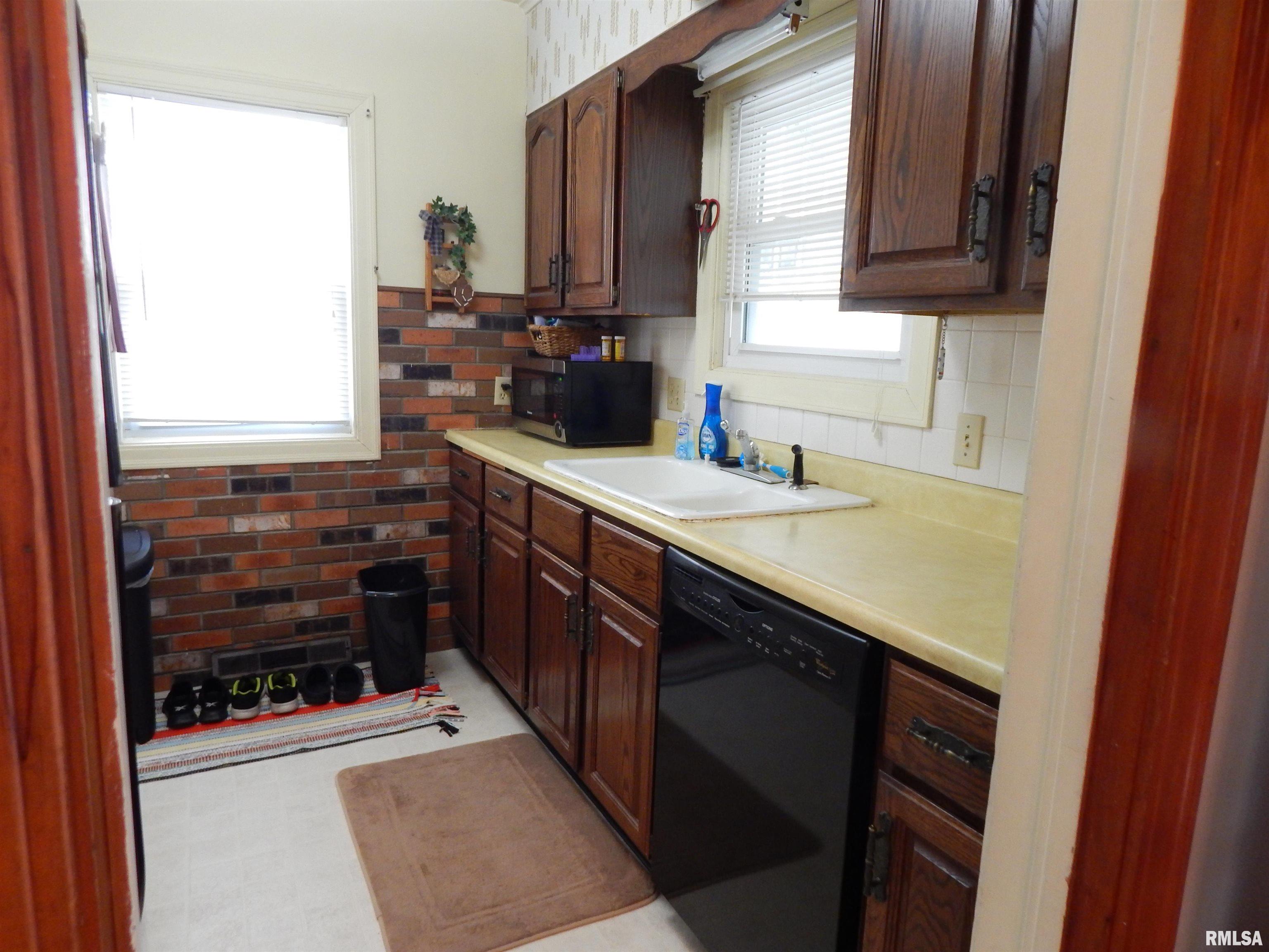 2137 3rd Street Moline, IL 61265 - Photo 8 of 24 Gallery Image 8