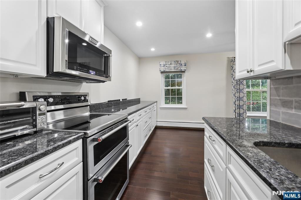 364 West Ridgewood Avenue, Unit 3 Ridgewood, NJ 07450 - Photo 8 of 29