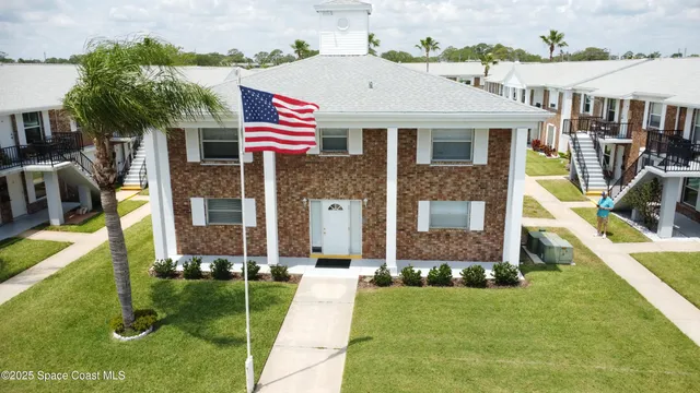 a front view of house with yard