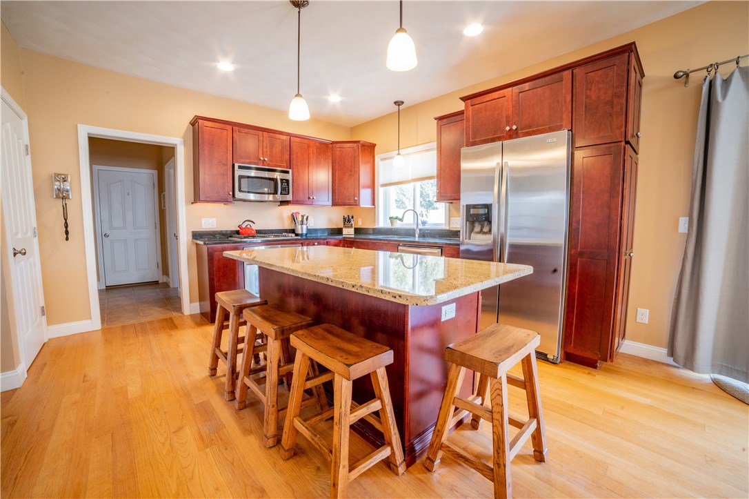 3 Ridgeland Road Smithfield, RI 02917 - Photo 8 of 22