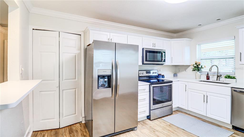 8110 Diagonal Road North St. Petersburg, FL 33702 - Photo 5 of 55