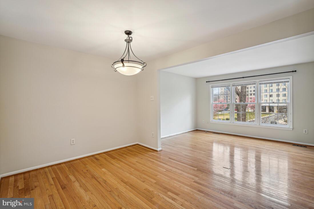 5407 Grove Ridge Way, Unit 98 Rockville, MD 20852 - Photo 15 of 27 Dining room