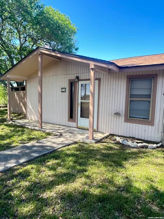$1,350 | 1051 Country Club Drive, Unit 28, Seguin, TX 78155