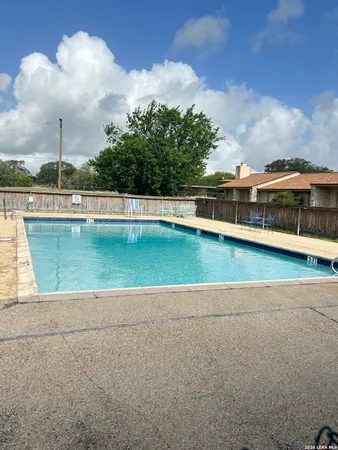 $1,350 | 1051 Country Club Drive, Unit 28, Seguin, TX 78155